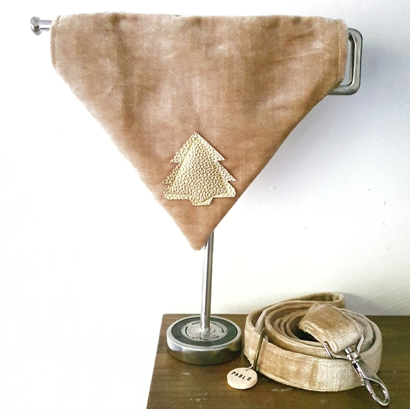 Pablo Gold Label Christmas Tan Velvet Dog Bandana & Leash Set - Picture 10 of 11